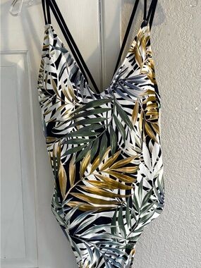 Women’s Hurley Tropical Leaf Print One-Piece Swimsuit Size XL NWT